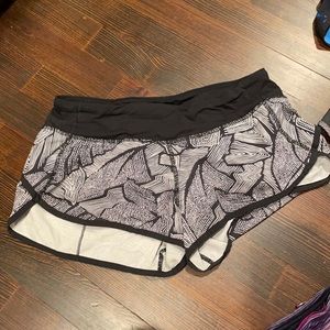 Lulu lemon size 4/6 shorts